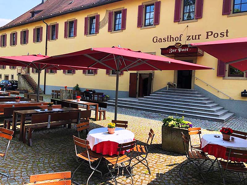Außenansicht mit Biergarten des Gasthof zur Post in Schöntal