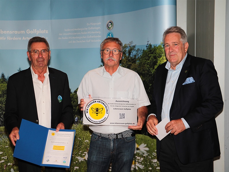 Peter Schäfer mit Vertretern der BWGV bei der Verleihung einer Auszeichnung